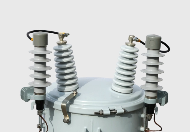 the 4 insulators of OMEK Power's single phase pole mounted oil immersed distribution transformer