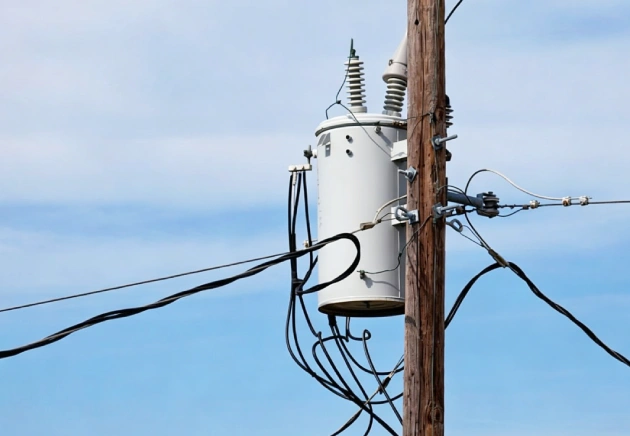 overhead pole mounted single phase transformer